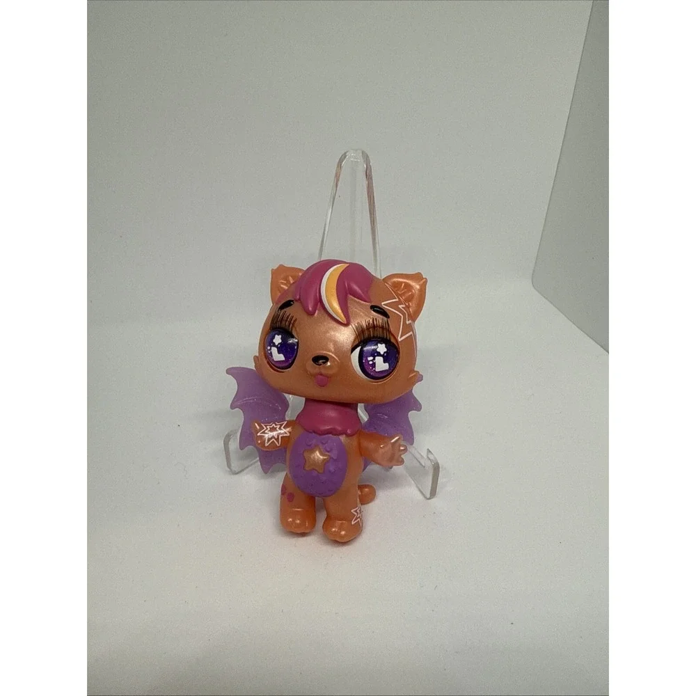 Hatchimals Glow Up Magic Dusk Collectible Figure with Glow-in-The-Dark Wings